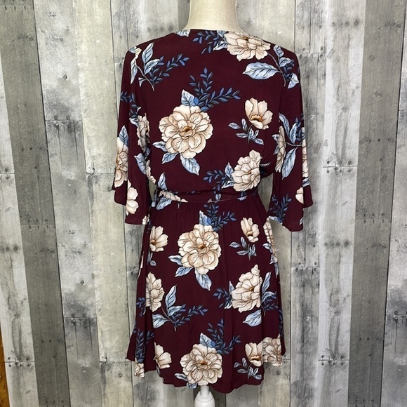 NWT Forever 21 Floral Print Dress. Elastic Waist With Belt. Bell Sleeves. Size M - Picture 5 of 11